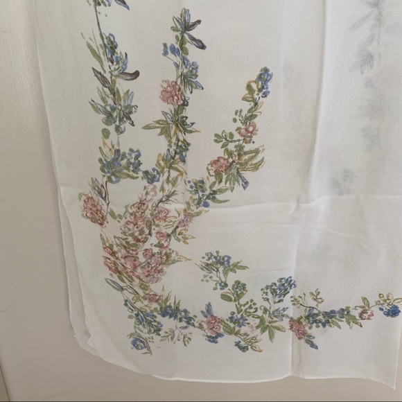 Floral long scarf - Picture 2 of 3